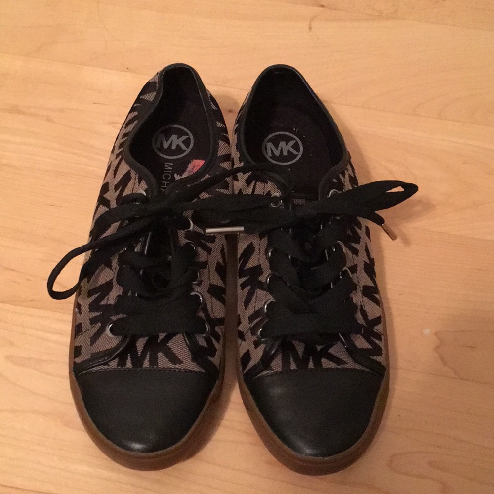 Michael Kors sneakers🖤 - Picture 1 of 2