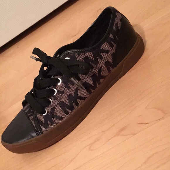 Michael Kors sneakers🖤 - Picture 2 of 2