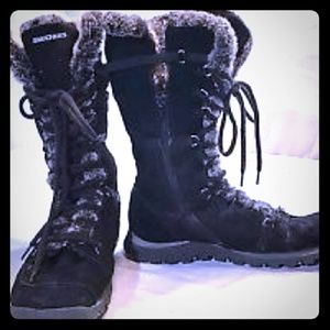 Sketchers black faux fur lined boots size 8