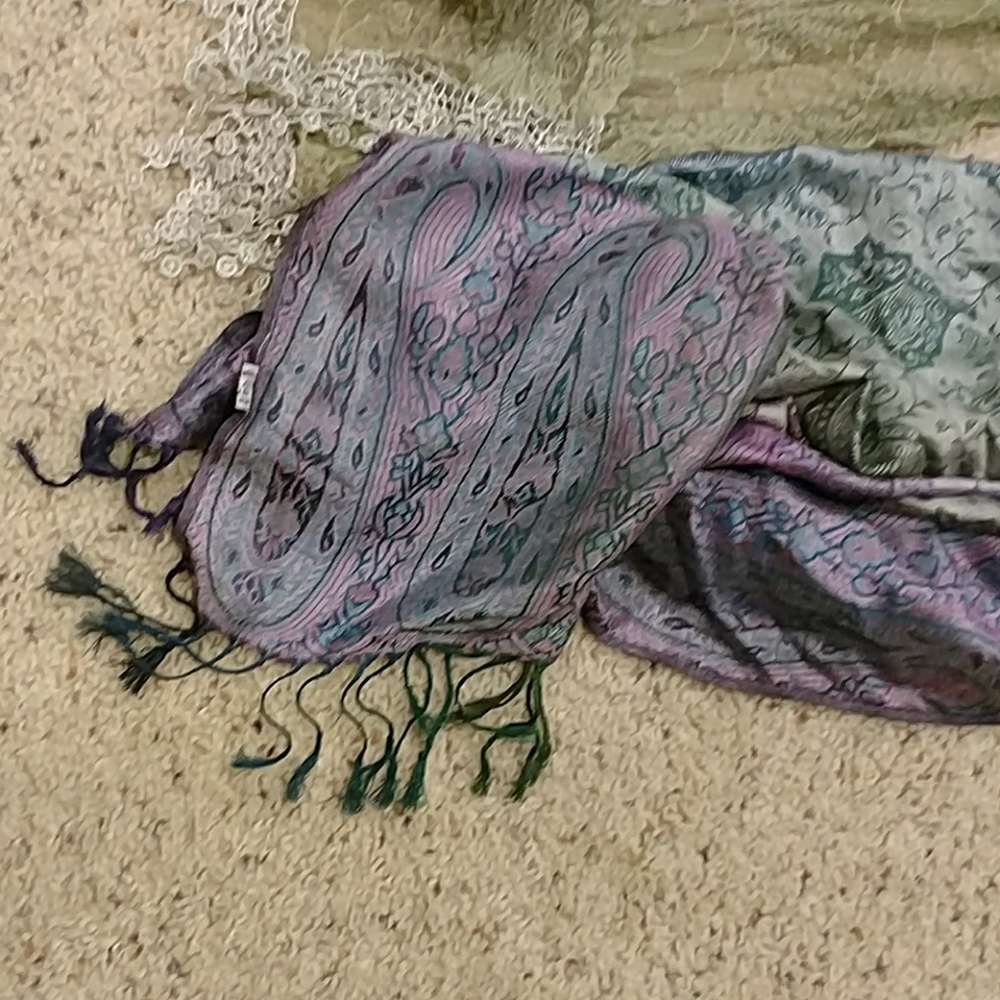 Assorted scarves - Picture 4 of 4