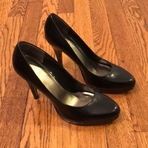 Like New Nine West Black Pumps