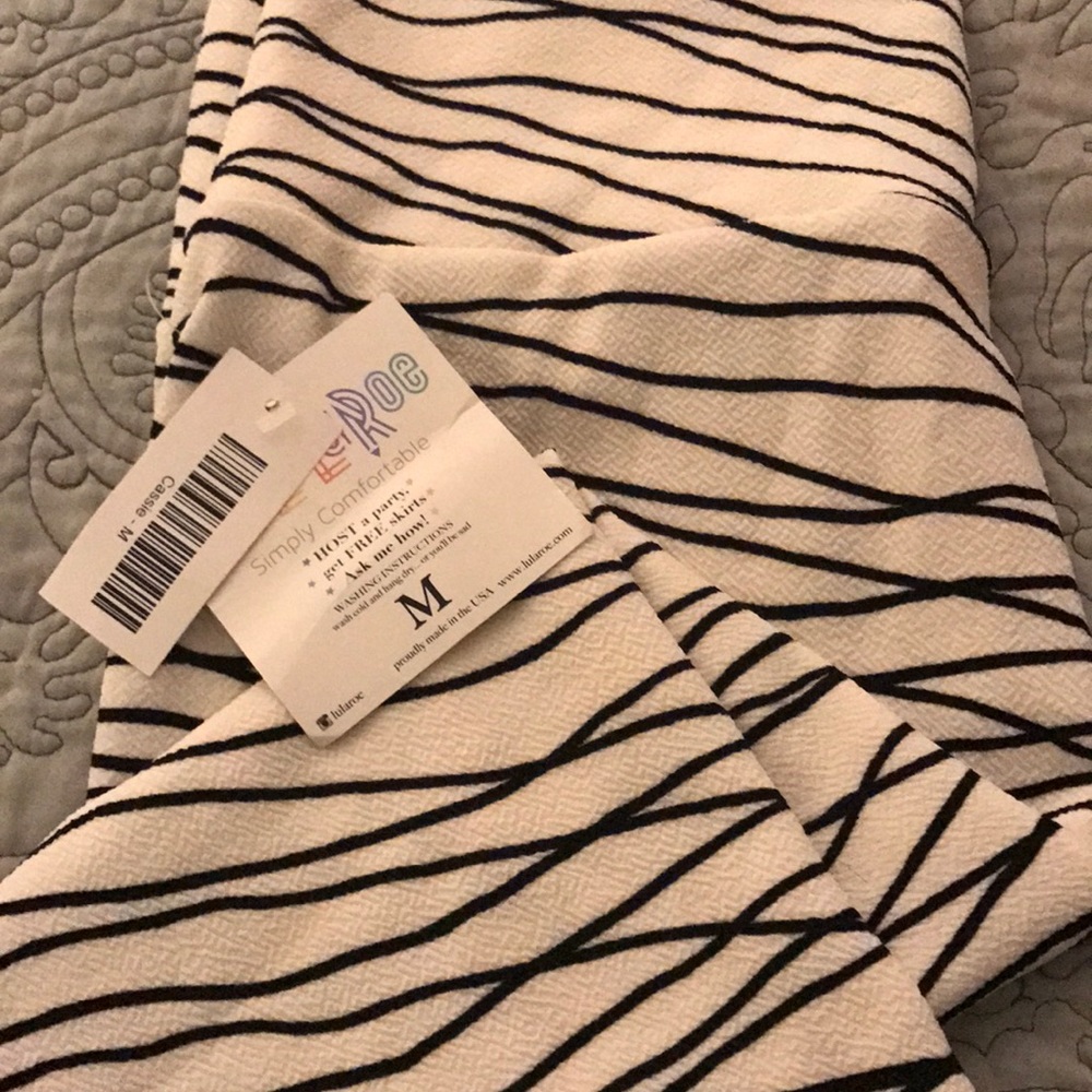 Black & white Cassie Lularoe skirt