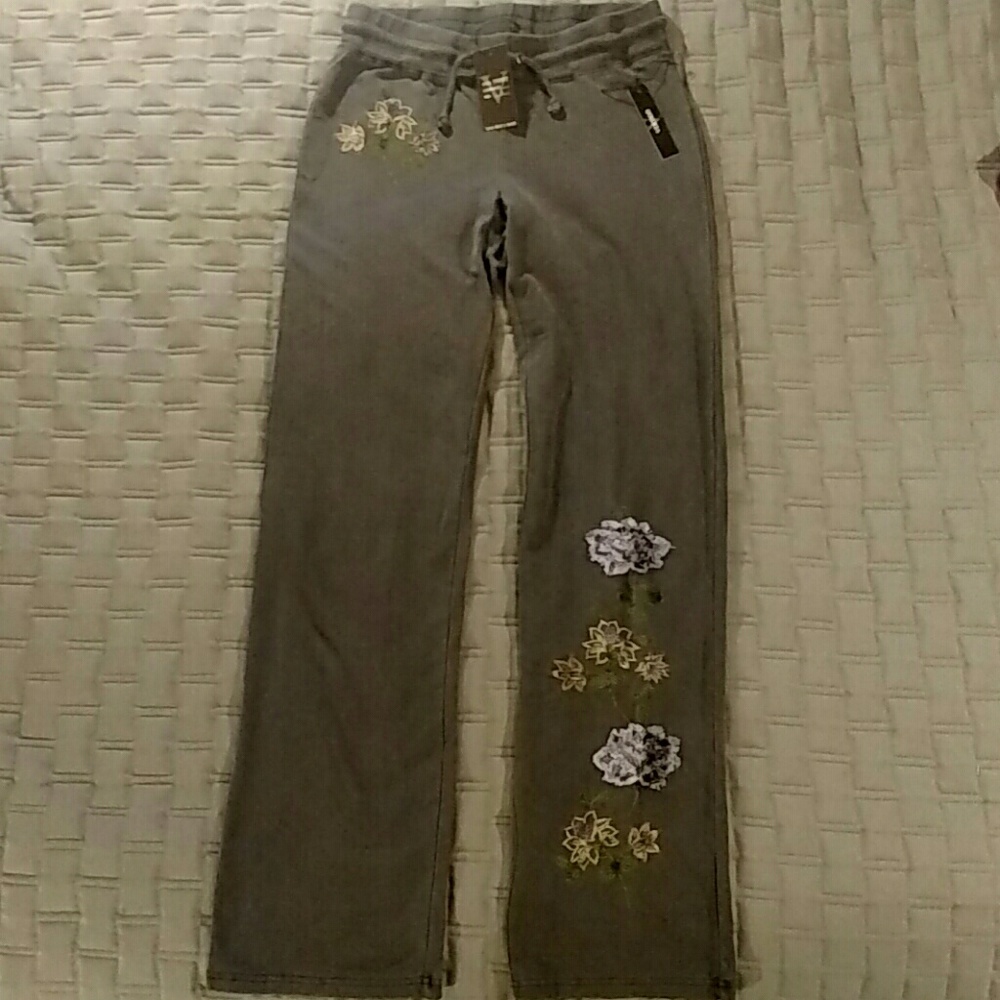 NFSDSC52023 Vertigo Sweat Pants Size Small 🆕 NWT