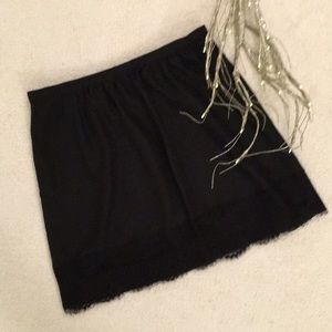 🖤Forever 21🖤EUC lace bottom lined skirt