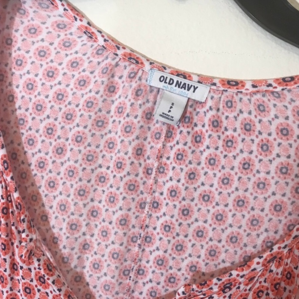 Old navy Top - Picture 3 of 3
