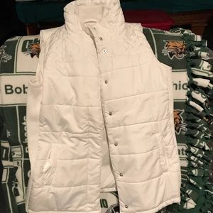 Motherhood Maternity white puffer vest small