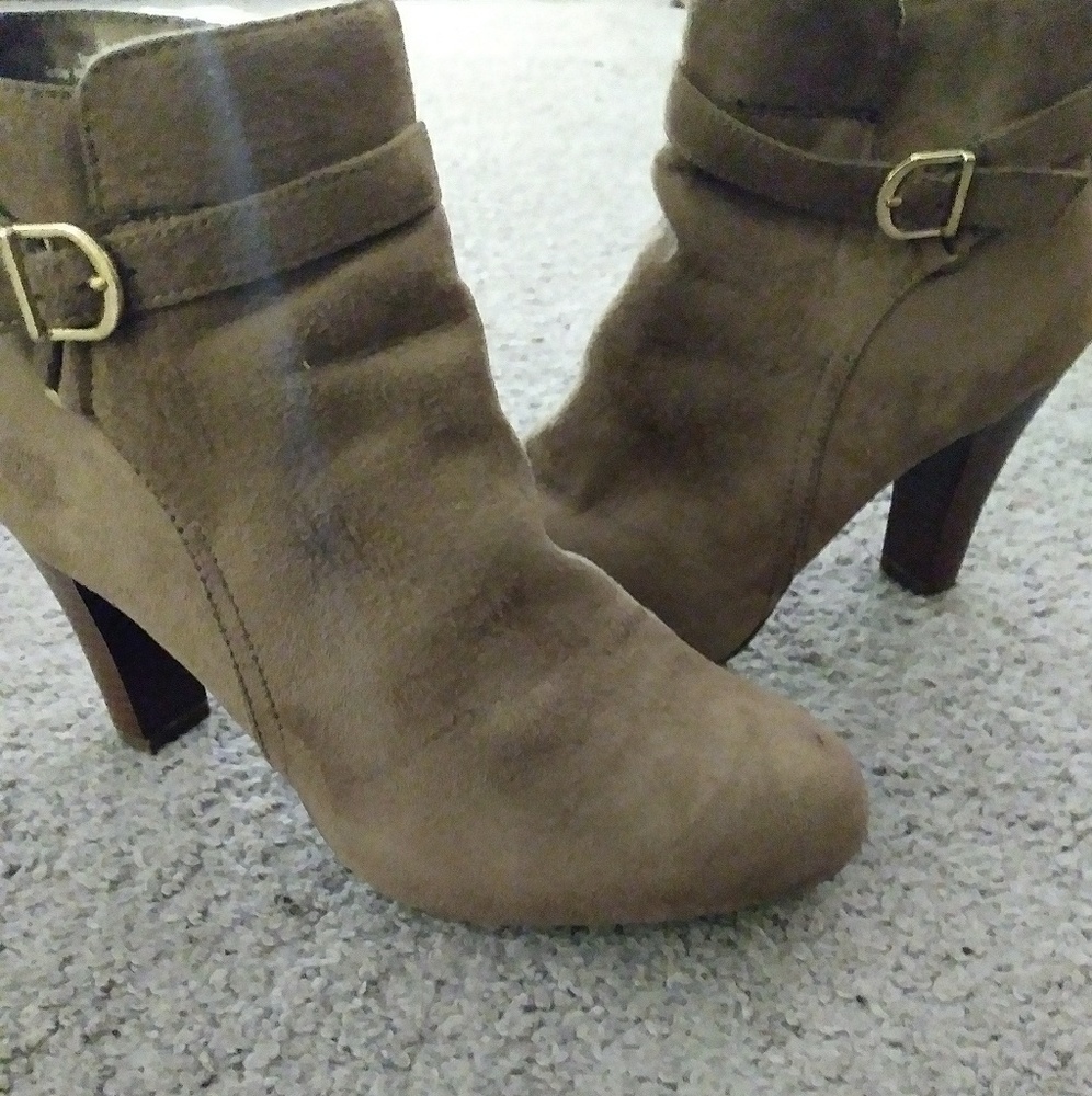 Brown Merona heeled booties👠
