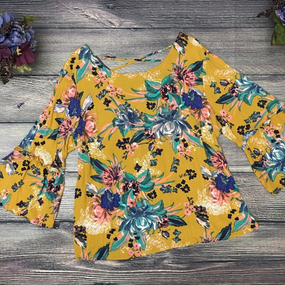 Ava & Viv Tops - Ava & Viv Bell-Sleeve Boho Floral Top sz 1X