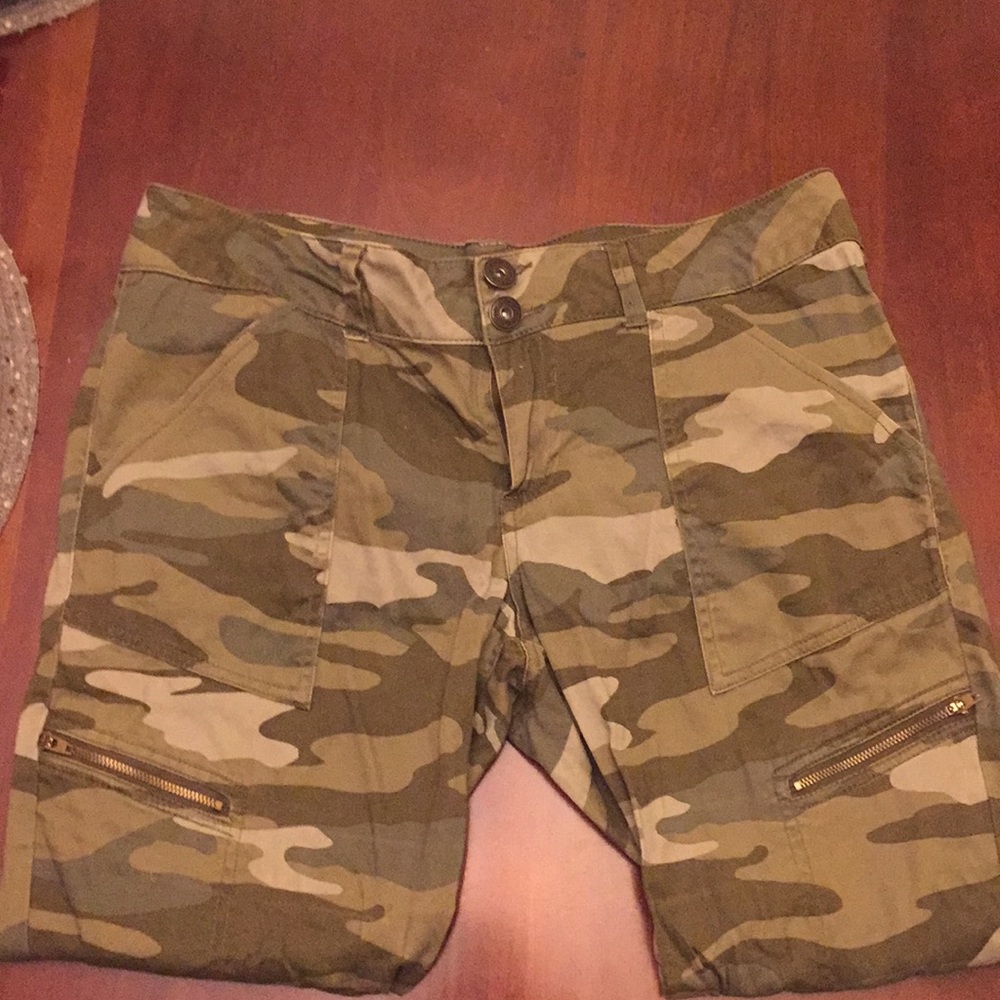 CAMOUFLAGE REWIND CAPRIS WITH ZIPPER POCKETS