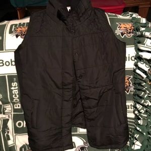 Motherhood Maternity black puffer vest small