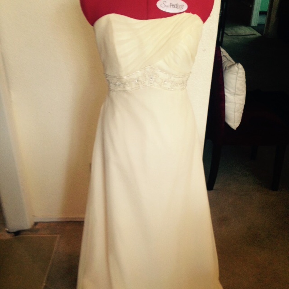 New Moro Lee Yellow long dress size 9/10