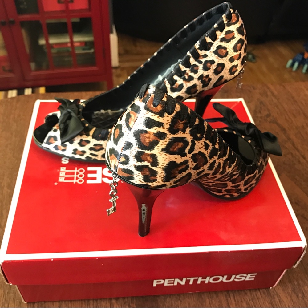 ❌SOLD❌Penthouse peep toe pumps
