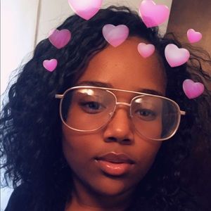 Meet your Posher, Ebony