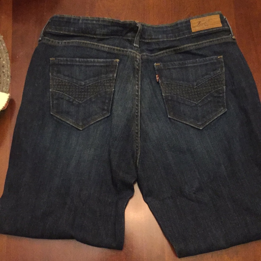 CAPRI LEVIS - Picture 2 of 4