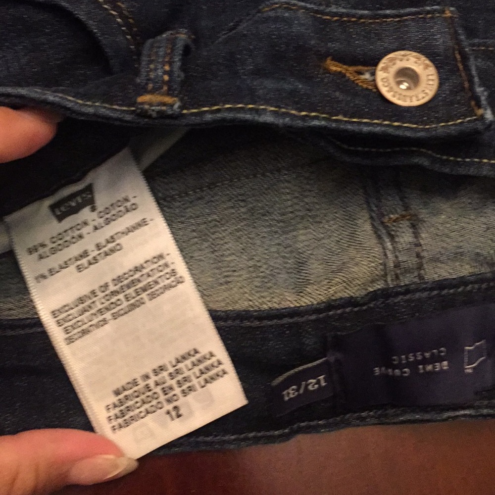 CAPRI LEVIS - Picture 4 of 4