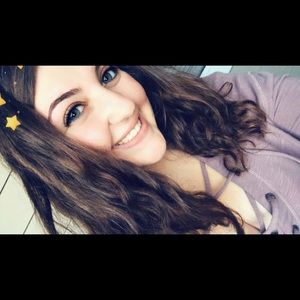 Meet your Posher, Kayla