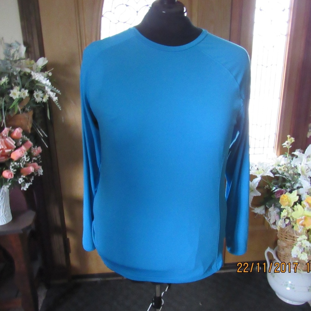 JB287.   Athletic Top With Thumb Holes