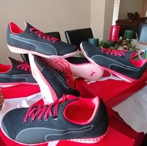 Soccer indoor shoes size 9 and 8/5 each pair