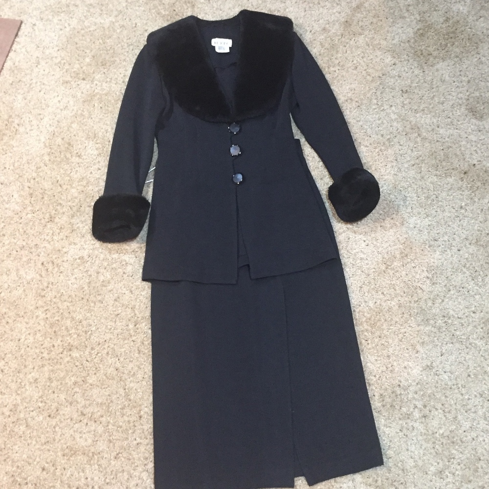 Two piece faux fur collar spandex knit fabric