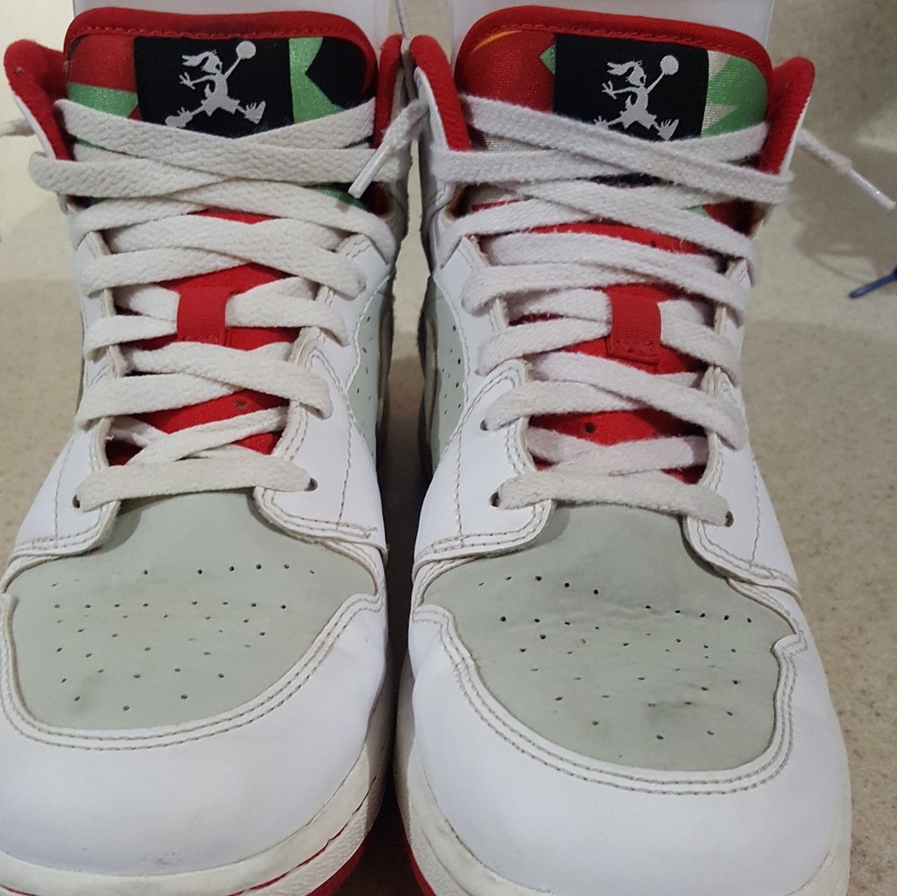 Basketball shoes