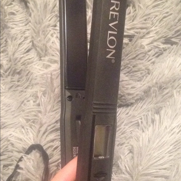 Revlon skinny hair straightener - Picture 3 of 3