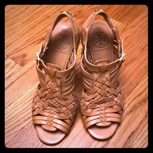 Authentic Tory Burch all leather sandals size 6