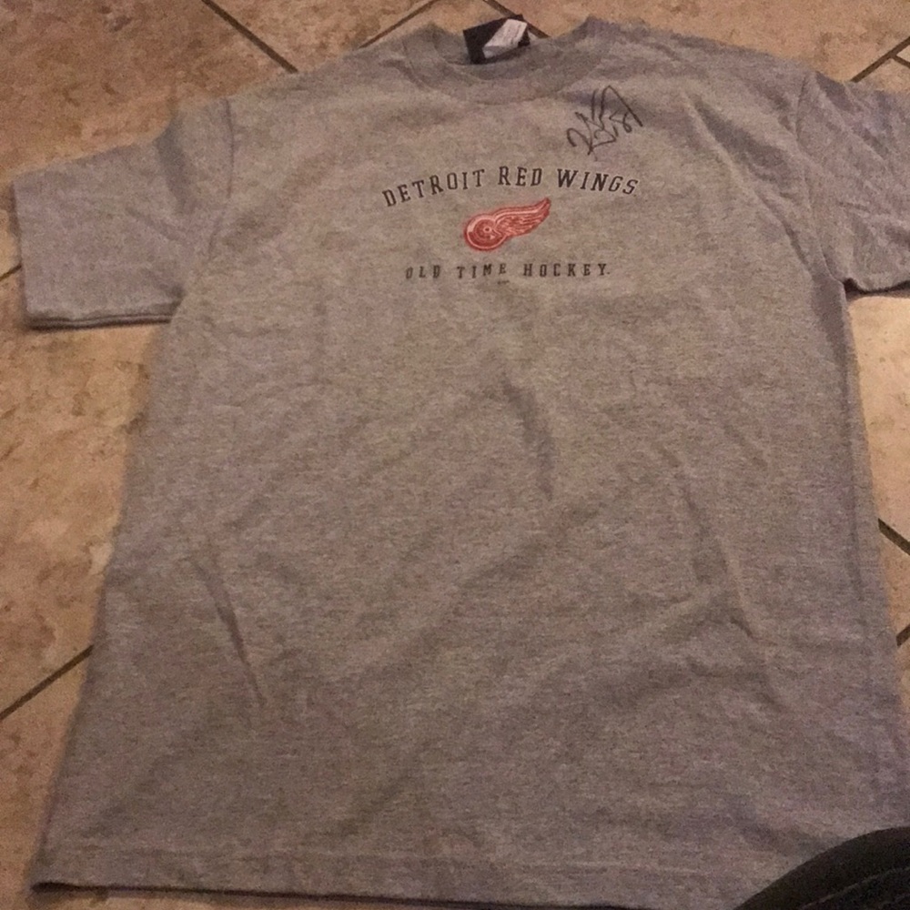 Red wings autographed signed tee