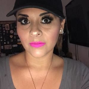 Meet your Posher, Yesenia