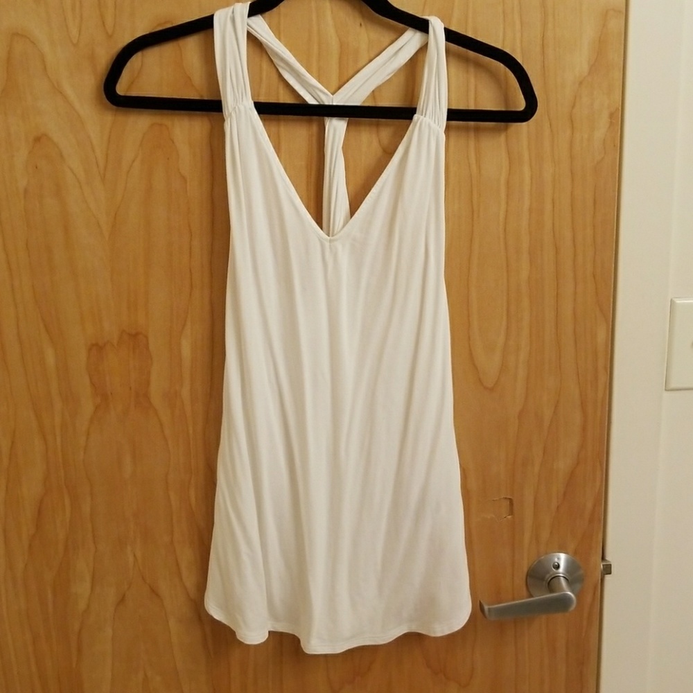 LIKE NEW White racetrack top