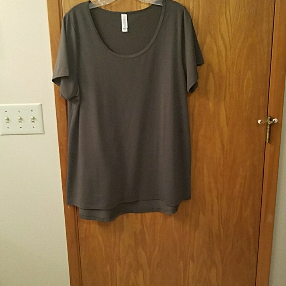 *Flash Sale* LuLaRoe XL Classic T