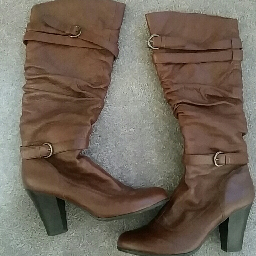 Boots - Picture 2 of 4