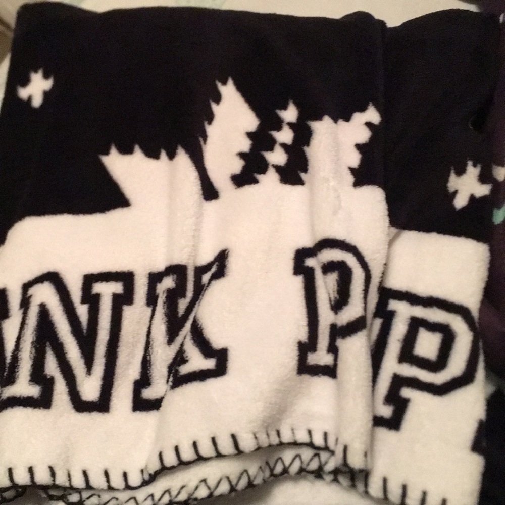 VS Pink holiday blanket