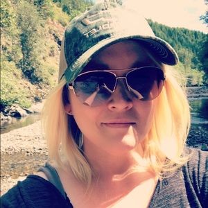 Meet your Posher, Annette