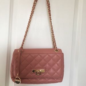 DKNY Women's Shoulder Bag Gansevoort Leather