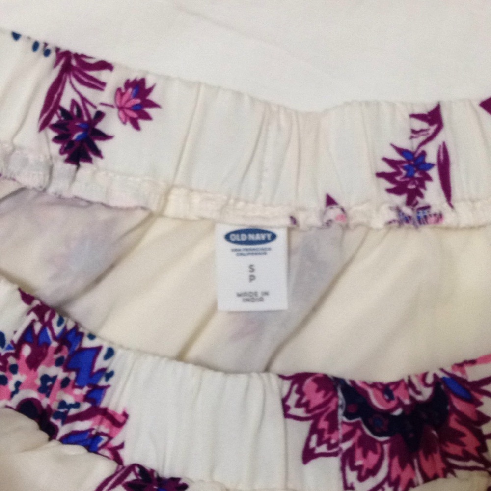 Old Navy Off-the-Shoulder Bell-Sleeve Shift Dress - Picture 5 of 7