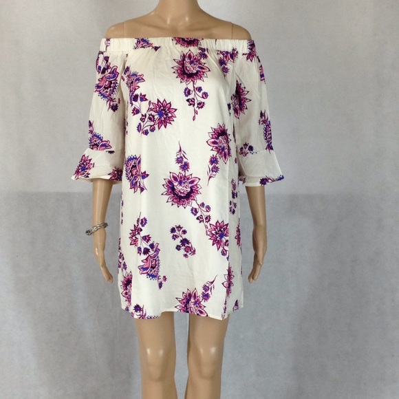 Old Navy Off-the-Shoulder Bell-Sleeve Shift Dress - Picture 3 of 7