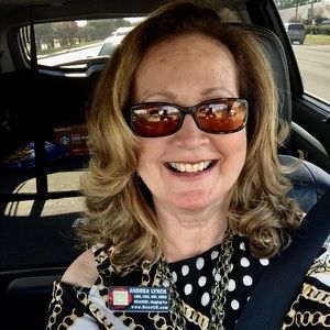 Meet your Posher, Andrea