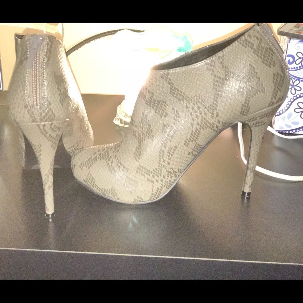 Gray & Black Snakeskin Print Booties