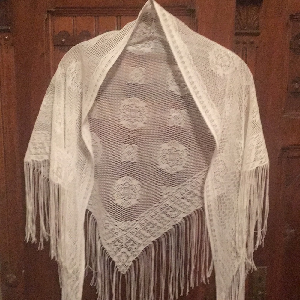 White shawl / wrap