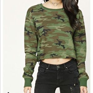 Green camouflage cropped crewneck sweater