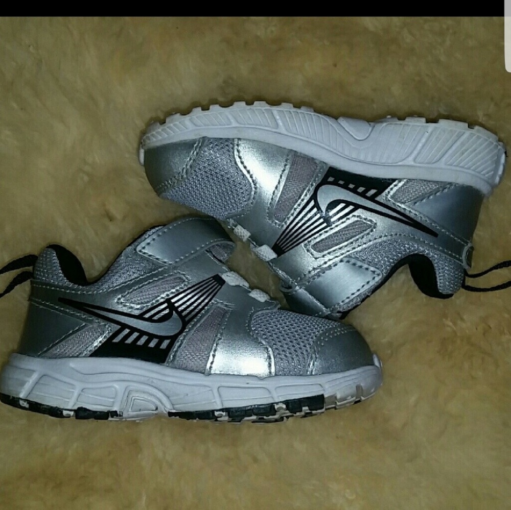 Nike shoes - dart 10