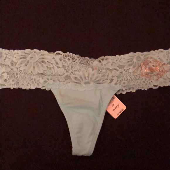 Victoria’s Secret pink thong - Picture 1 of 1