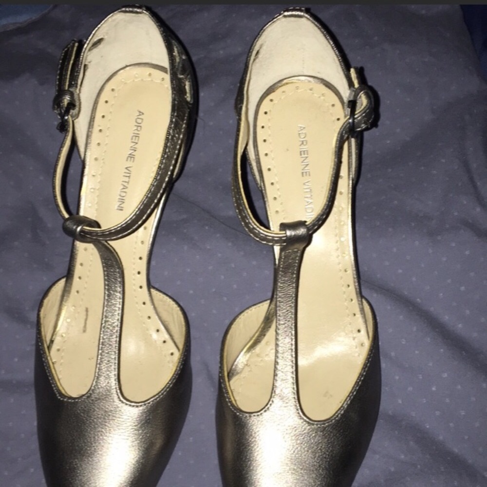 NWOT! Silver T-Strap Adrienne Vittadini 8 1/2