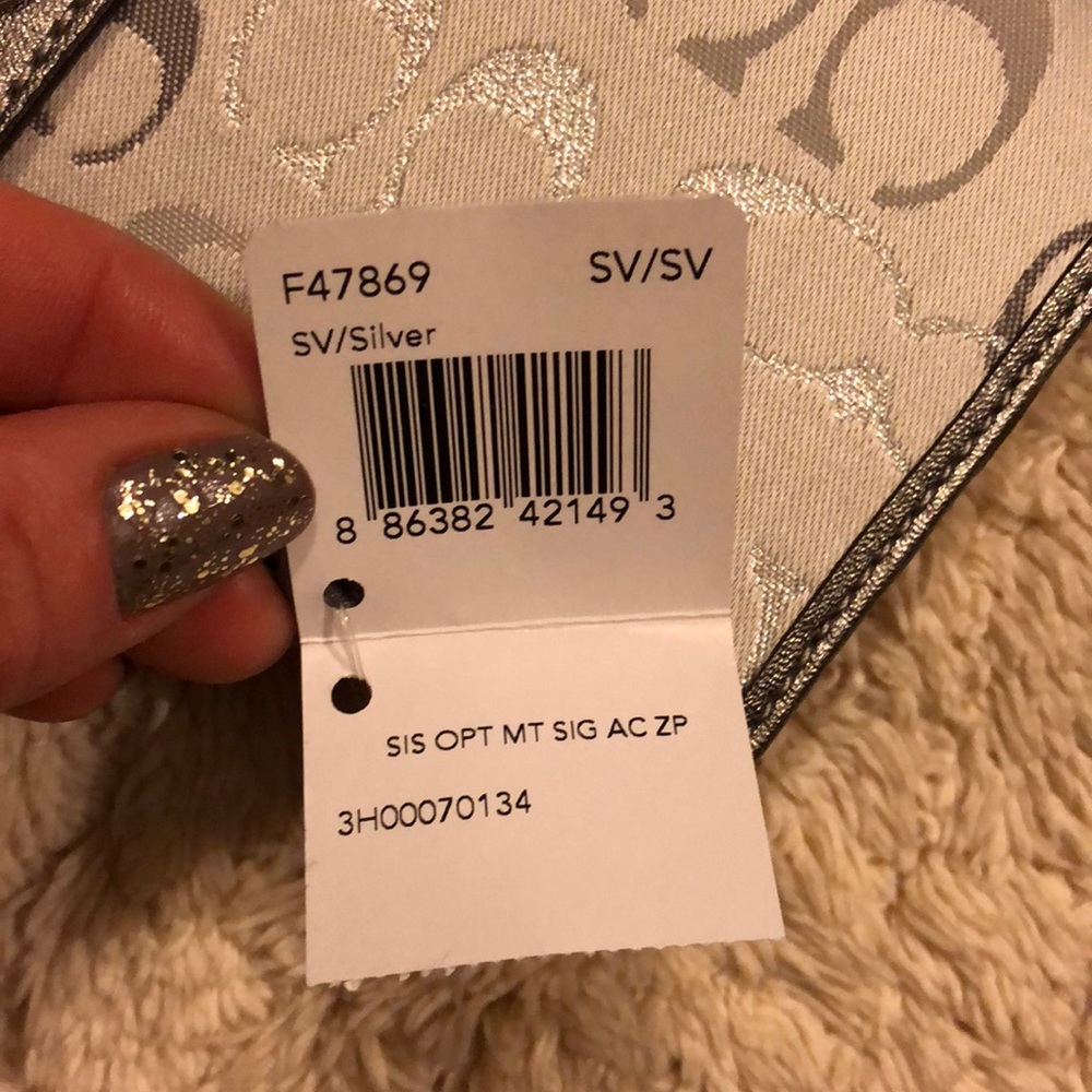 🎉final price drop🎉NWT Coach Signature wallet