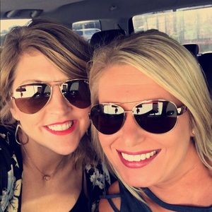 Meet your Posher, Emilee