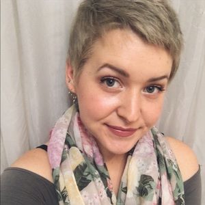 Meet your Posher, Chloe