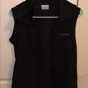 Women’s black Columbia vest!