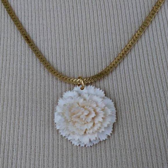 Vintage Jewelry - VTG Wedding Cake Celluloid Chrysanthemum Necklace