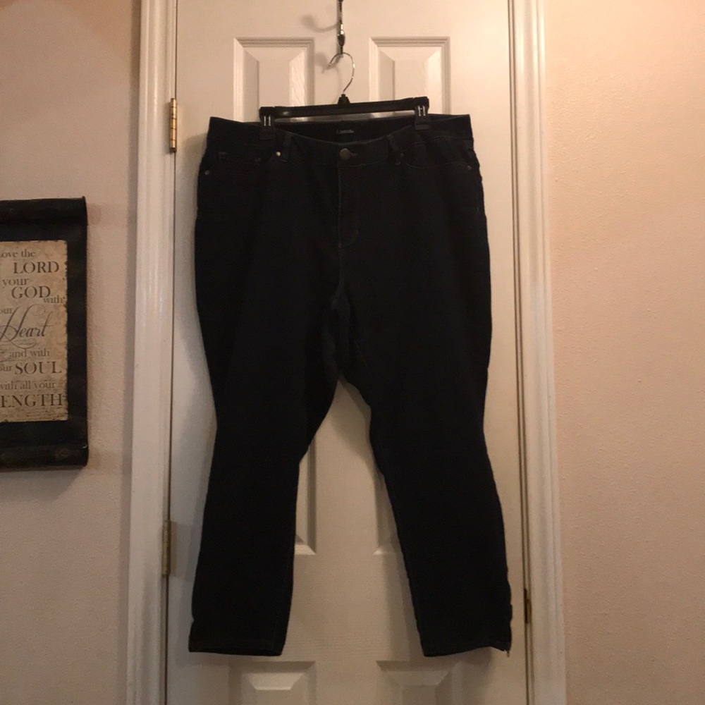 18W d.jeans with a side zipper at the ankle
