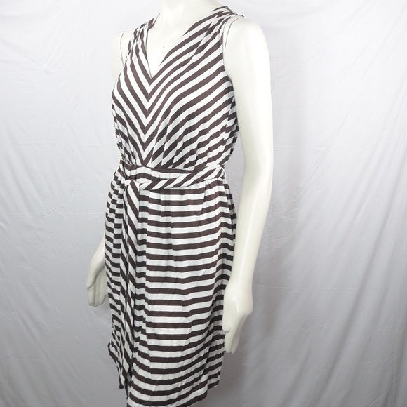 Talbolts Sleeveless V Neck Dress NWT - Picture 2 of 5